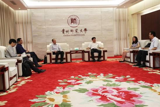 2 陈云坤副董事长与三位专家交流